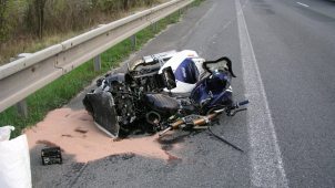 Řidička motorky podlehla zraněním z nehody