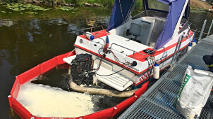 V Litoměřicích včera do Labe unikal olej