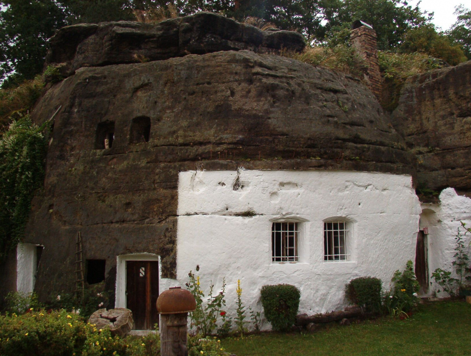 Café Nobel v Děčíně: Člověk a pískovec