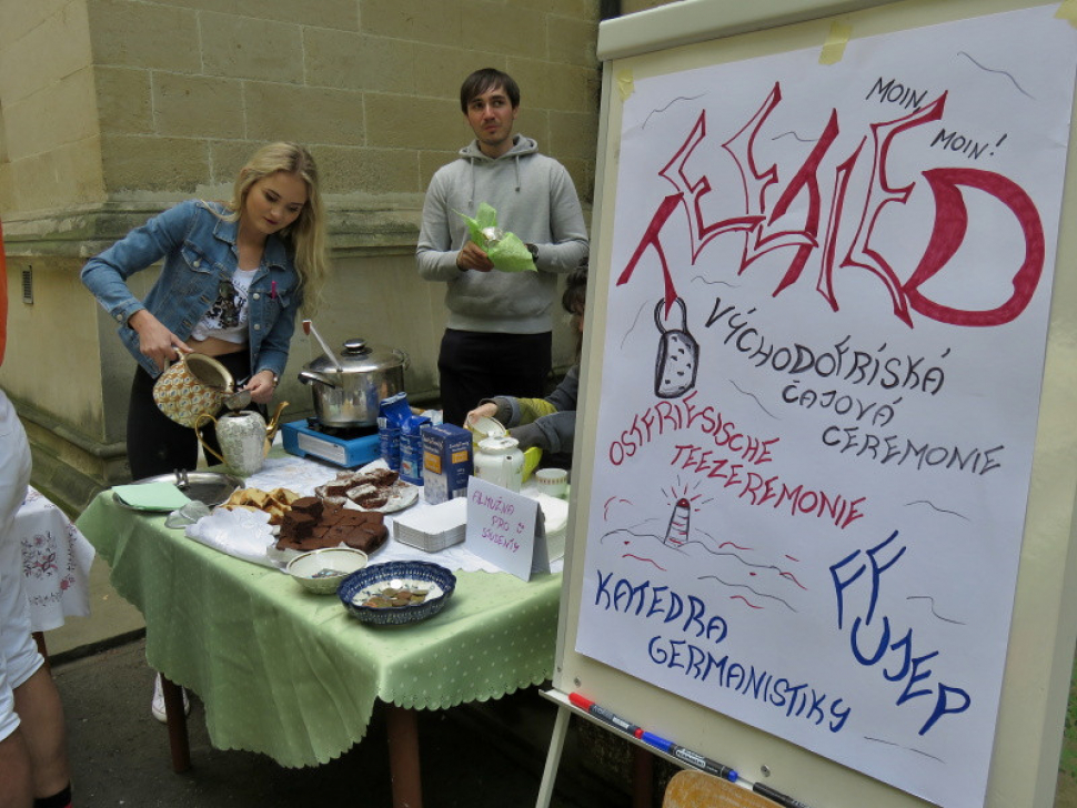 FOTO: Ústečtí akademici umí vařit čaj