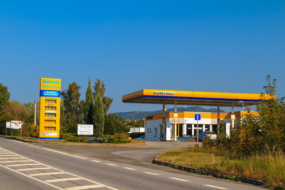 Řidič v Mostu natankoval, ale už nezaplatil