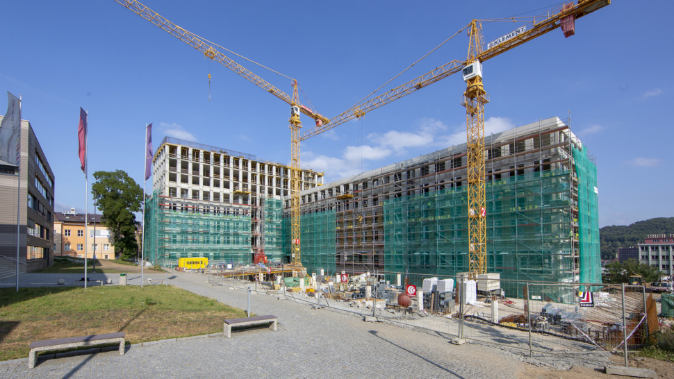 Stavba centra přírodovědných a technických oborů pokračuje