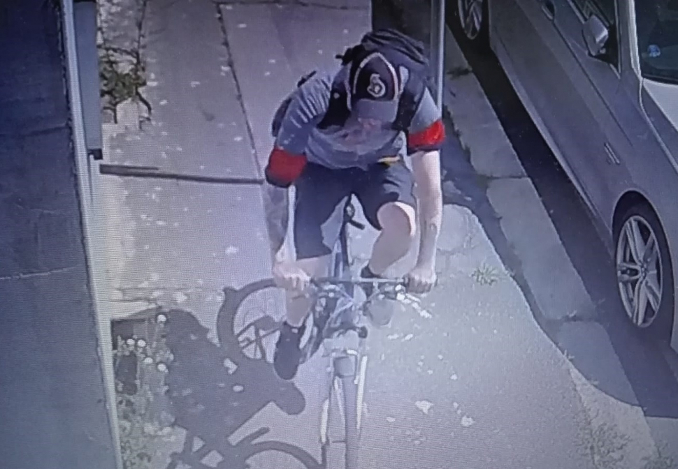 Policisté hledají dva svědky, cyklisty