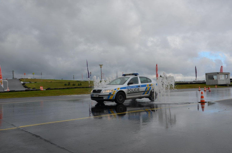 Policisté na Mostecku dohlíželi na dodržování zákona