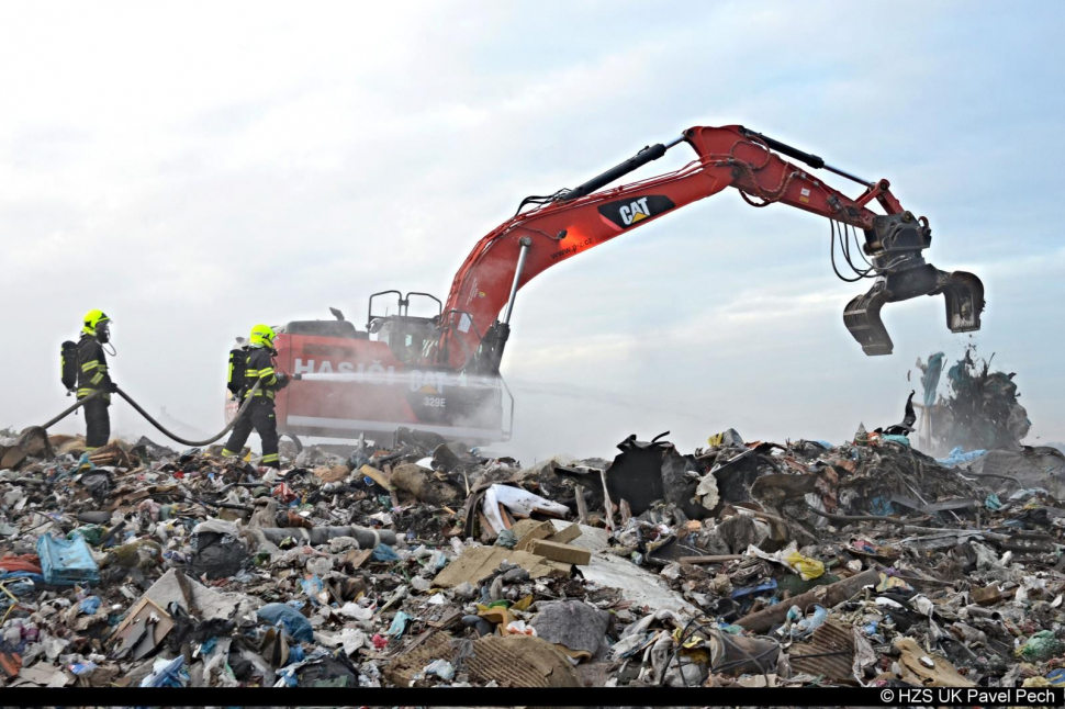 V Želechovicích hořela skládka komunálního odpadu